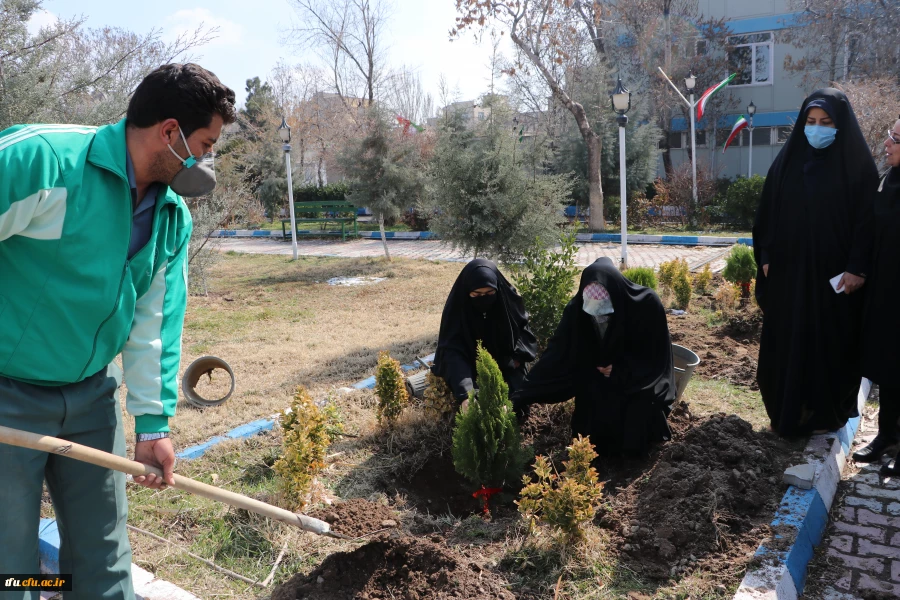 کاشت 19 نهال  به یمن وجود شهید گمنام 19ساله پردیس فاطمه الزهرا(س) 8