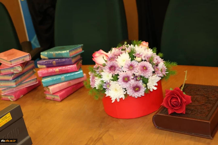 دیدار مسئولین خواهر ناحیه بسیج دانشجویی با ریاست پردیس جهت تبریک هفته تکریم معلم و تجلیل از دانشجومعلمان جهادگر 5