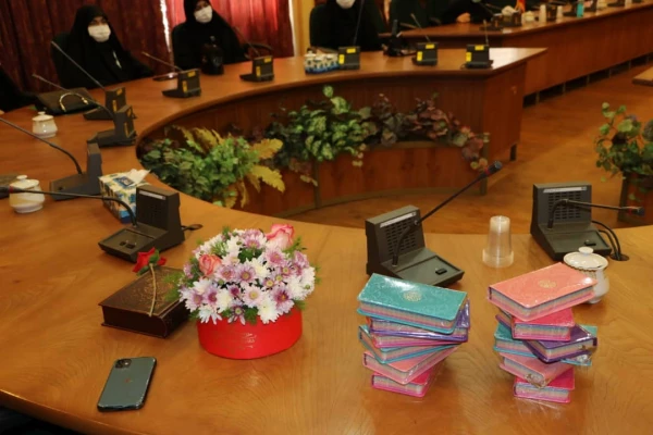 دیدار مسئولین خواهر ناحیه بسیج دانشجویی با ریاست پردیس جهت تبریک هفته تکریم معلم و تجلیل از دانشجومعلمان جهادگر 9