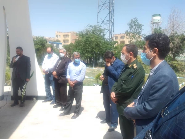 به مناسبت ارتحال بنیانگذار انقلاب اسلامی، حضرت امام خمینی(ره) مراسمی با محوریت نقش رهبران اندیشه ساز در سربلندی امت در نمازخانه پردیس برگزار شد 13