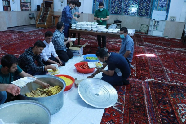 پخت و توزیع 500 پرس غذا در مناطق محروم شهرستان تبریز 8