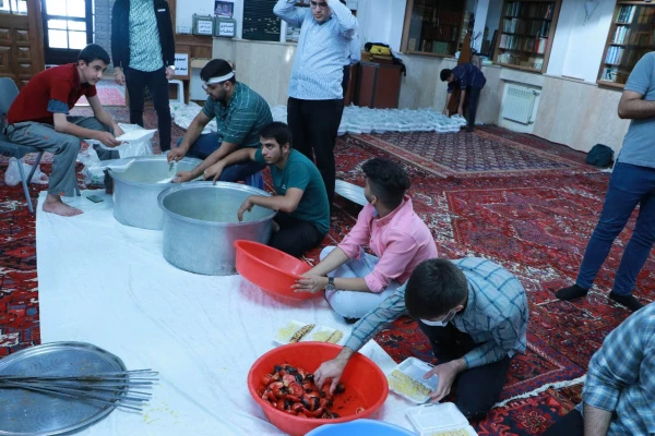 پخت و توزیع 500 پرس غذا در مناطق محروم شهرستان تبریز 11