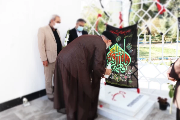 آئین غبار روبی و عطر افشانی مزار شهید گمنام پردیس فاطمه الزهرا(س) برگزارشد 18