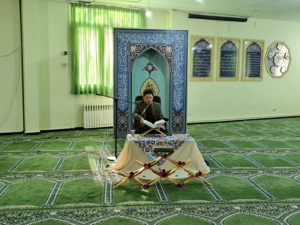 مراسم دوشنبه های قرآنی با حضور قاری ممتاز قرآن جناب آقای وحید حسن زاده 6