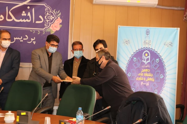 مراسم بزرگداشت هفته پژوهش و فناوری سال 1400 پردیس فاطمه الزهرا(س) تبریز 3