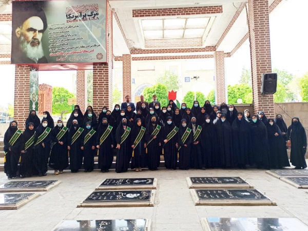 مراسم ضیافت شهدا در گلزای شهدای وادی رحمت تبریز 4