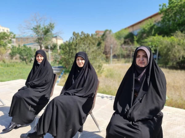 دورهمی دختران حاج قاسم با موضوع بررسی کلام زن در کلام امام خمینی(ره)  2