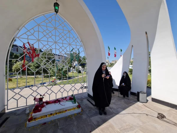 دورهمی دختران حاج قاسم با موضوع بررسی کلام زن در کلام امام خمینی(ره)  2