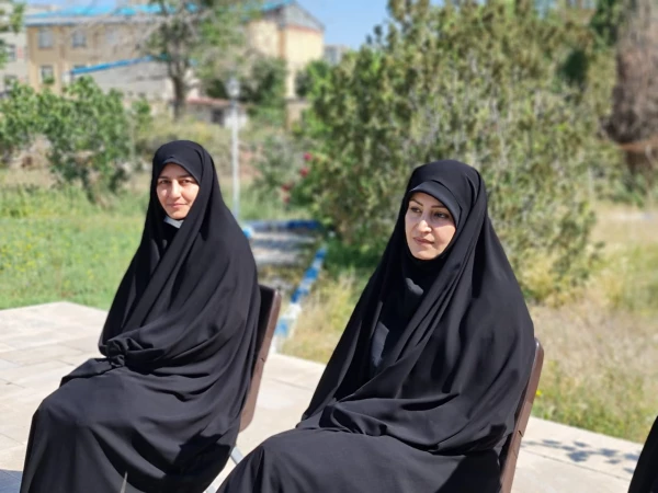 دورهمی دختران حاج قاسم با موضوع بررسی کلام زن در کلام امام خمینی(ره)  2