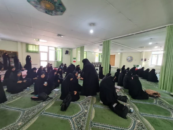 قرائت پرفیض زیارت عاشورا و عزاداری دانشگاهیان پردیس فاطمه الزهرا(س) تبریز به مناسبت حادثه تروریستی حرم شاهچراغ 2