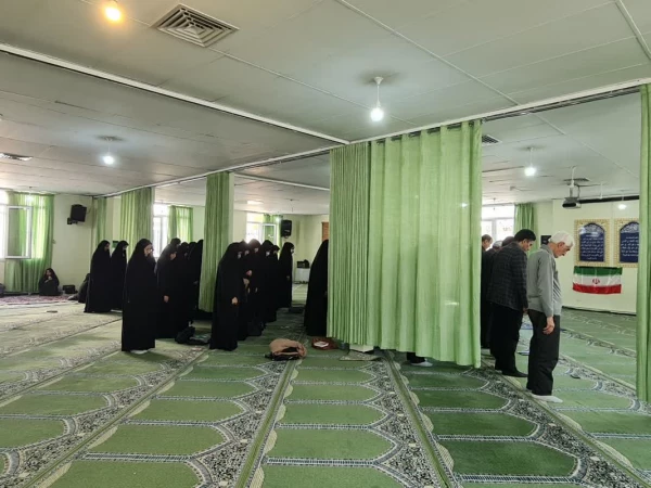 قرائت پرفیض زیارت عاشورا و عزاداری دانشگاهیان پردیس فاطمه الزهرا(س) تبریز به مناسبت حادثه تروریستی حرم شاهچراغ 3