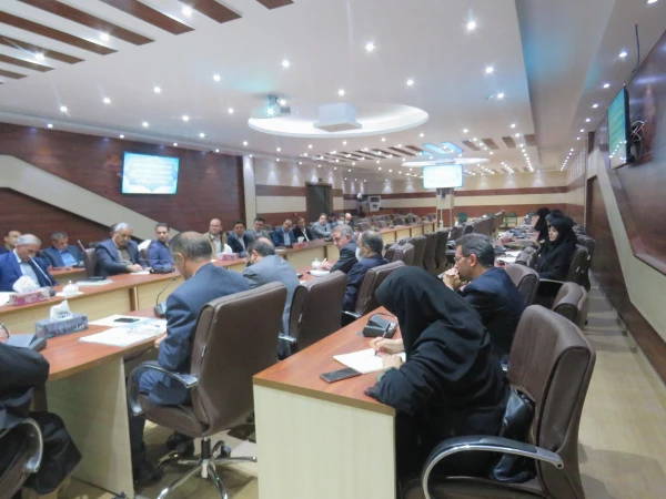 برگزاری نشست هم اندیشی استادان با حضور مدیر کل محترم سیاسی استانداری 4