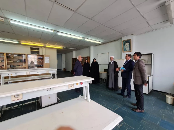 بازدید حجت الاسلام و المسلمین تقوی و دکتر علی خاکی از پردیس فاطمه الزهرا(س) تبریز 5