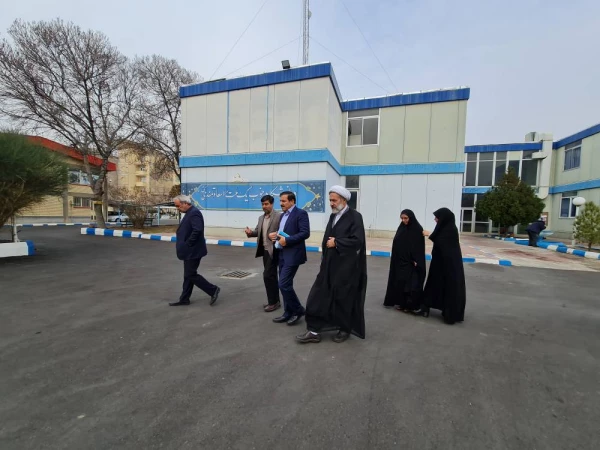 بازدید حجت الاسلام و المسلمین تقوی و دکتر علی خاکی از پردیس فاطمه الزهرا(س) تبریز 7