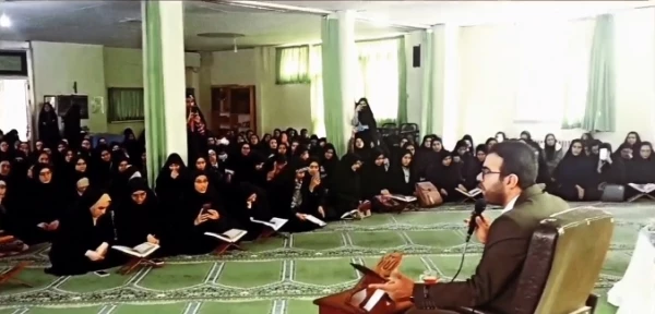 برگزاری برنامه محفل انس با قرآن کریم در پردیس فاطمه الزهرا (س) تبریز 4