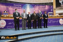 تقدیر از دکتر یاور احمدی در سی امین دوره جشنواره دانشجوی نمونه کشوری در سالن اجلاس سران 8