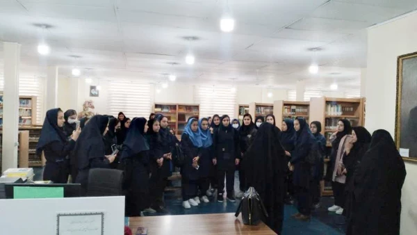 بازدید دانش آموزان دبیرستان های فخریه تبریز ، یحیی زاده اسفهلان وبیاضیان شبستر از کتابخانه پردیس فاطمه الزهرا 3
