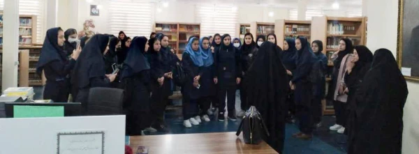 بازدید دانش آموزان دبیرستان های فخریه تبریز ، یحیی زاده اسفهلان وبیاضیان شبستر از کتابخانه پردیس فاطمه الزهرا 4
