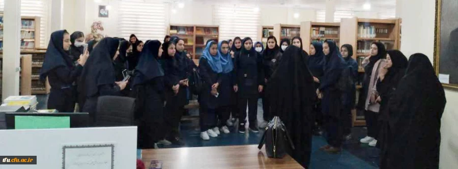 بازدید دانش آموزان دبیرستان های فخریه تبریز ، یحیی زاده اسفهلان وبیاضیان شبستر از کتابخانه پردیس فاطمه الزهرا 4