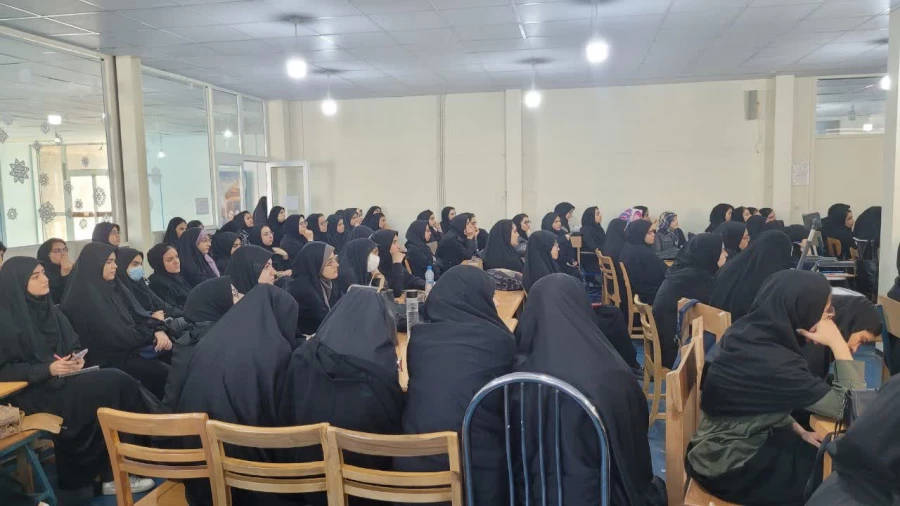 برگزاری کارگاه توانمند سازی ارزشیابی کیفی- توصیفی ( تحلیل ابزارها، دفتر مدیریت کلاسی وپوشه کار) 2