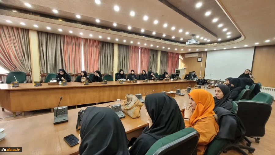 کارگاه تحلیل و بررسی کتاب "زن در آئینه جلال و جمال" 2