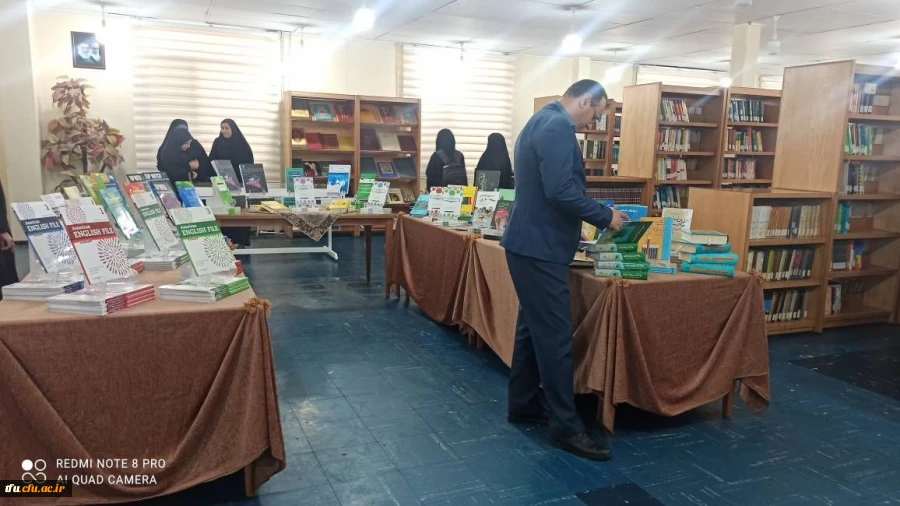 واحد پژوهش و فناوری پردیس فاطمة الزهرا ( س) تبریز به مناسبت هفته کتاب و کتابخوانی برگزار کرد:

نمایشگاه کتابخانه آزاد ونمایشگاه کتاب :
 2