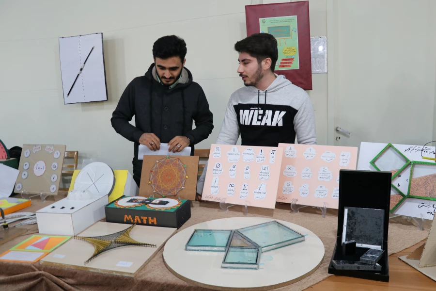 نمایشگاه استانی تولید محتوا و دست سازه های ریاضی و زیست و فیزیک و شیمی 8