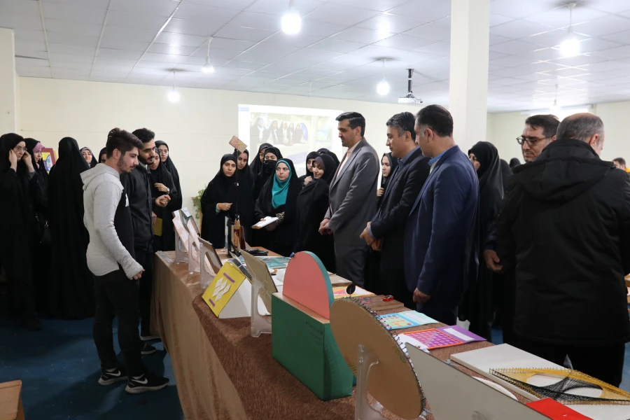 نمایشگاه استانی تولید محتوا و دست سازه های ریاضی و زیست و فیزیک و شیمی 10