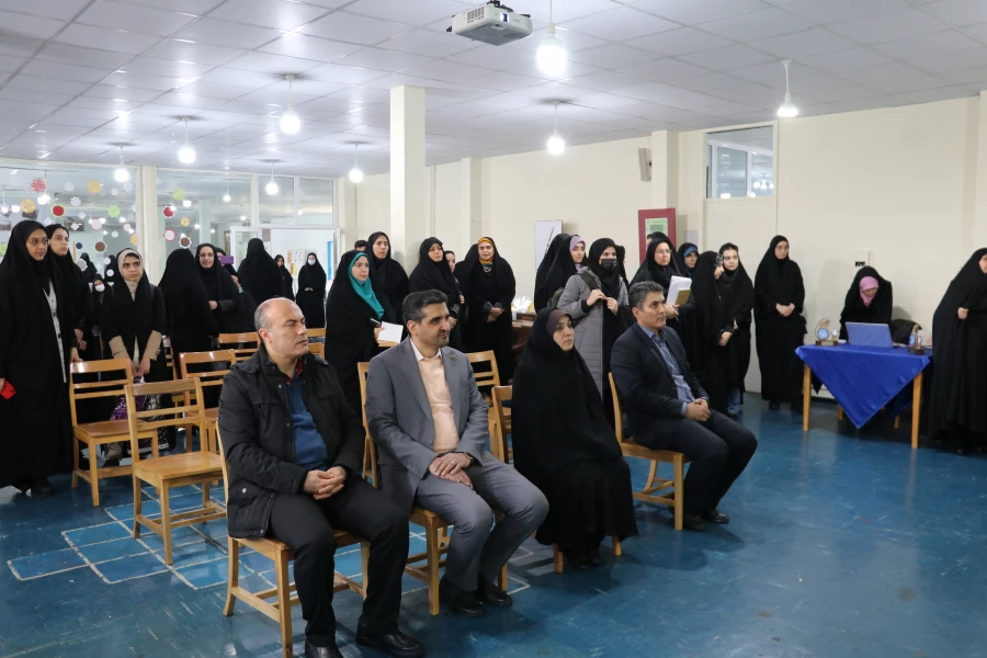 نمایشگاه استانی تولید محتوا و دست سازه های ریاضی و زیست و فیزیک و شیمی 12