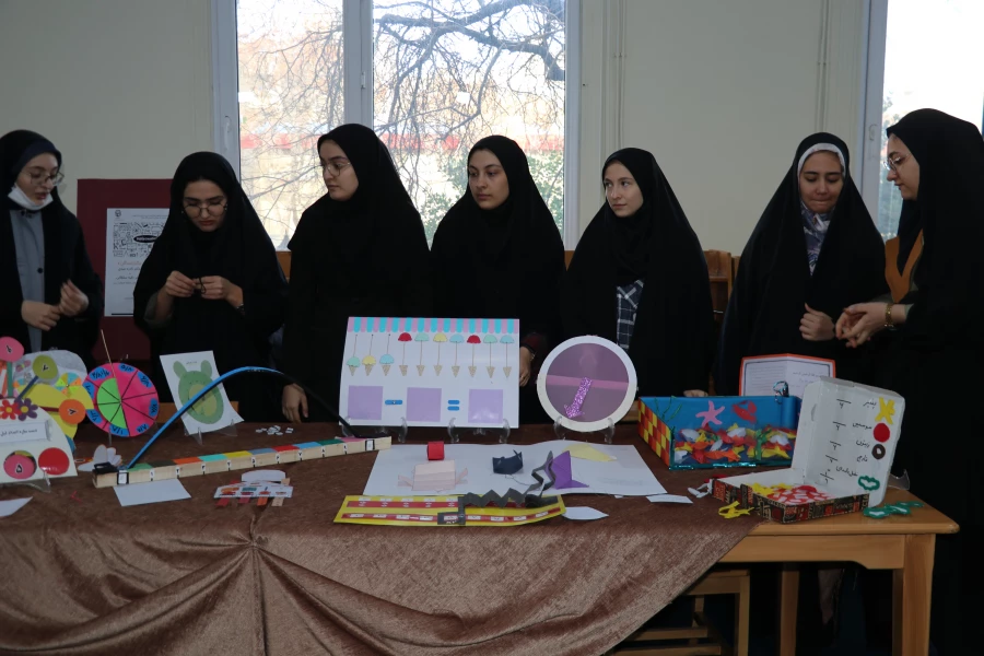 نمایشگاه استانی تولید محتوا و دست سازه های ریاضی و زیست و فیزیک و شیمی 16