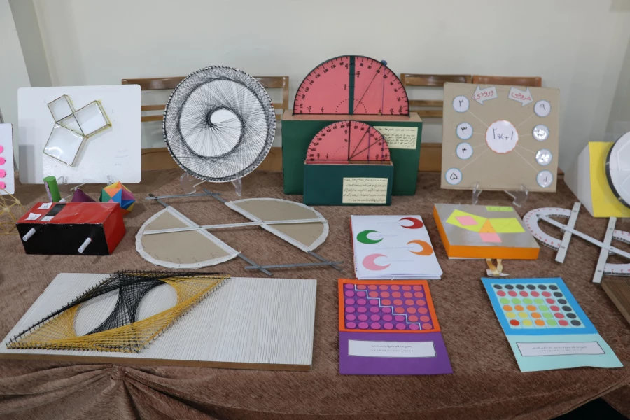 نمایشگاه استانی تولید محتوا و دست سازه های ریاضی و زیست و فیزیک و شیمی 17