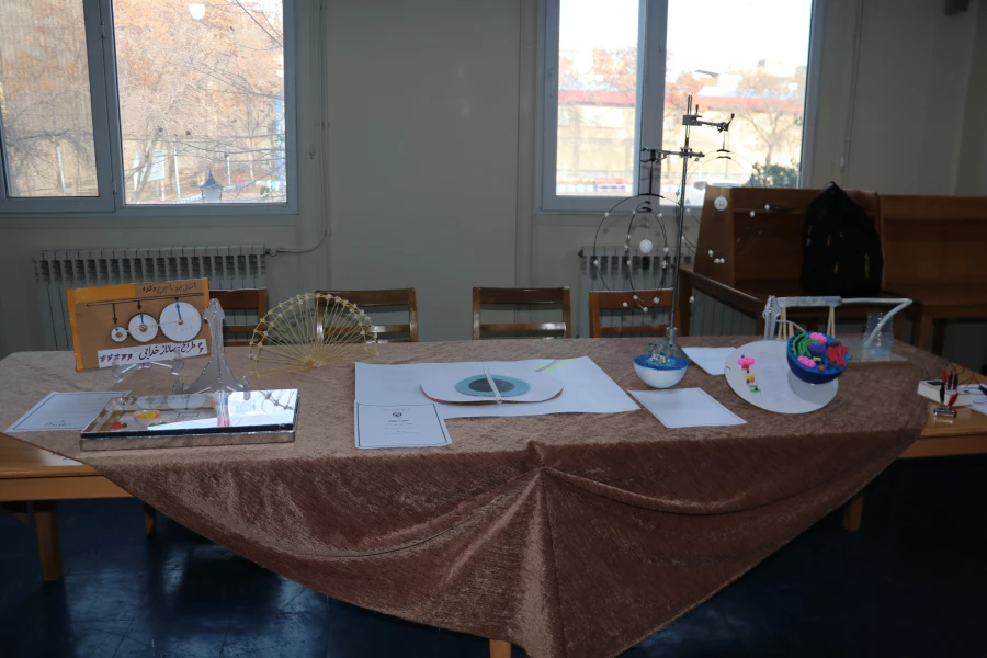 نمایشگاه استانی تولید محتوا و دست سازه های ریاضی و زیست و فیزیک و شیمی 18