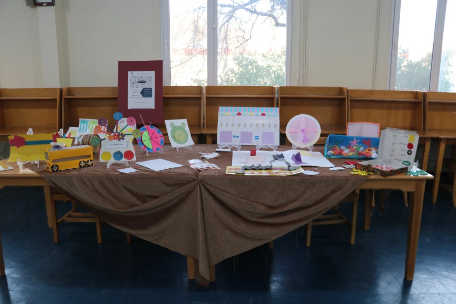 نمایشگاه استانی تولید محتوا و دست سازه های ریاضی و زیست و فیزیک و شیمی 22