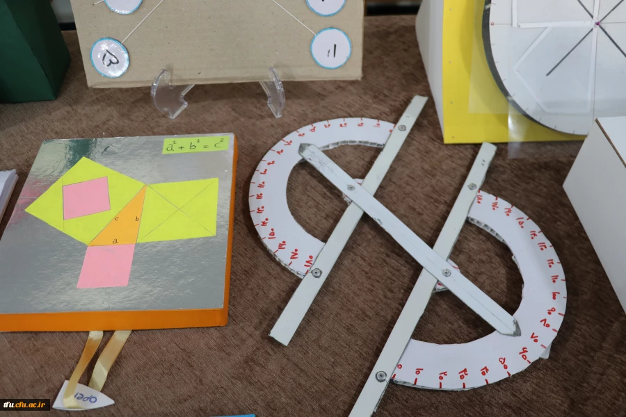 نمایشگاه استانی تولید محتوا و دست سازه های ریاضی و زیست و فیزیک و شیمی 29