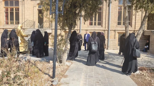 بازدید از خانه تاریخی پروین اعتصامی 2