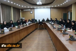 جلسه نهایی جمع بندیبا حضور مسؤلین و اساتید و داوران و شرکت کنندگان و دانشجو معلمان  3