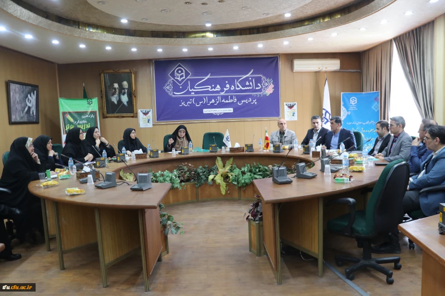 جلسه نهایی جمع بندیبا حضور مسؤلین و اساتید و داوران و شرکت کنندگان و دانشجو معلمان  5