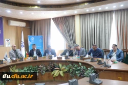 جلسه نهایی جمع بندیبا حضور مسؤلین و اساتید و داوران و شرکت کنندگان و دانشجو معلمان  12