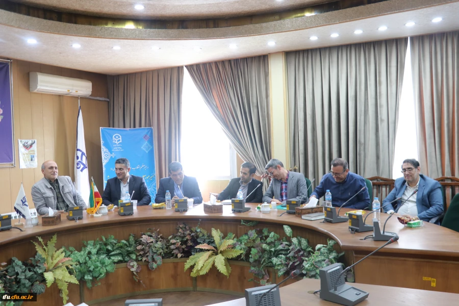 جلسه نهایی جمع بندیبا حضور مسؤلین و اساتید و داوران و شرکت کنندگان و دانشجو معلمان  12