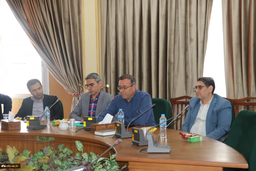 جلسه نهایی جمع بندیبا حضور مسؤلین و اساتید و داوران و شرکت کنندگان و دانشجو معلمان  20