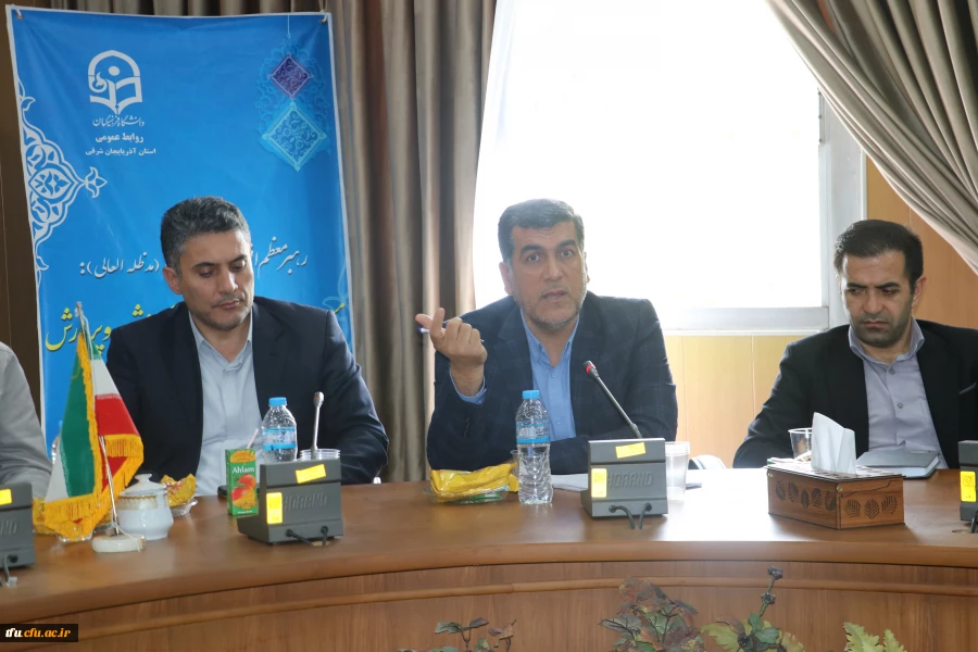 جلسه نهایی جمع بندیبا حضور مسؤلین و اساتید و داوران و شرکت کنندگان و دانشجو معلمان  17