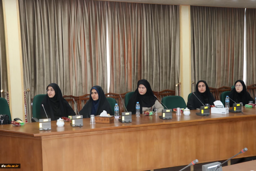 جلسه نهایی جمع بندیبا حضور مسؤلین و اساتید و داوران و شرکت کنندگان و دانشجو معلمان  18