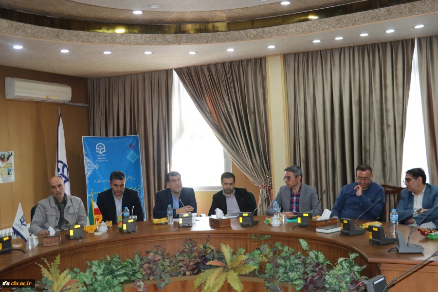 جلسه نهایی جمع بندیبا حضور مسؤلین و اساتید و داوران و شرکت کنندگان و دانشجو معلمان  19