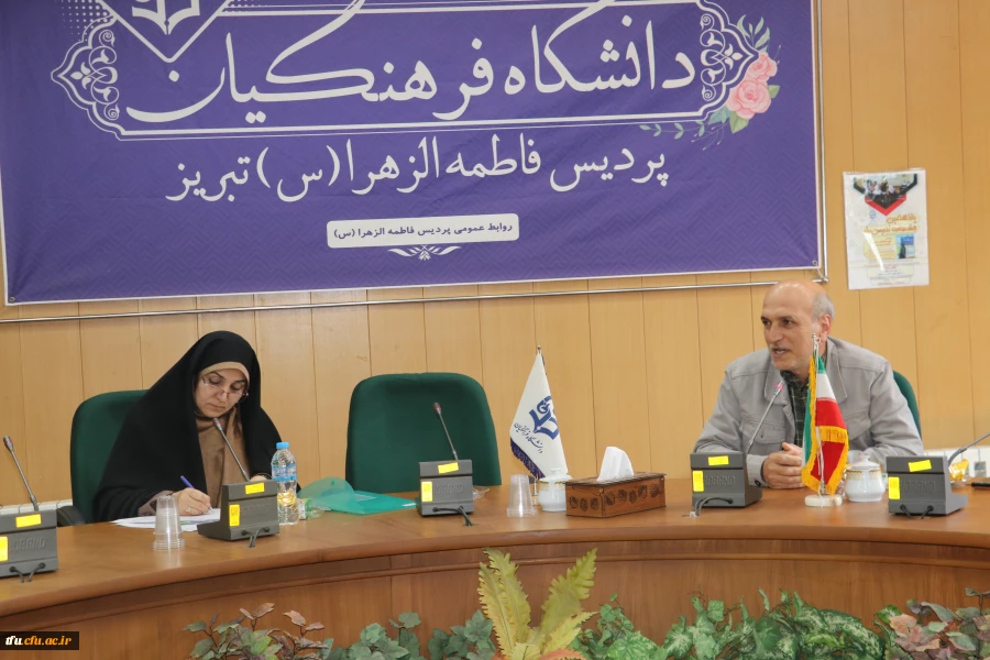 جلسه نهایی جمع بندی با حضور مسؤلین و اساتید و داوران و شرکت کنندگان و دانشجو معلمان  3