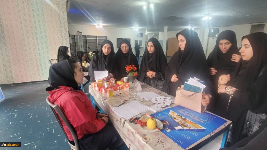 حضور پزشکان واحد تغذیه،مامایی و روانشناسی به مناسبت هفته سلامت در پردیس فاطمه الزهرا(س)تبریز 9