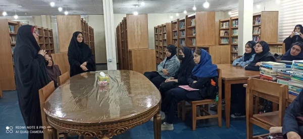 بازدید دانش آموزان آموزشگاه دخترانه معلم از پردیس فاطمه الزهرا(س) 2