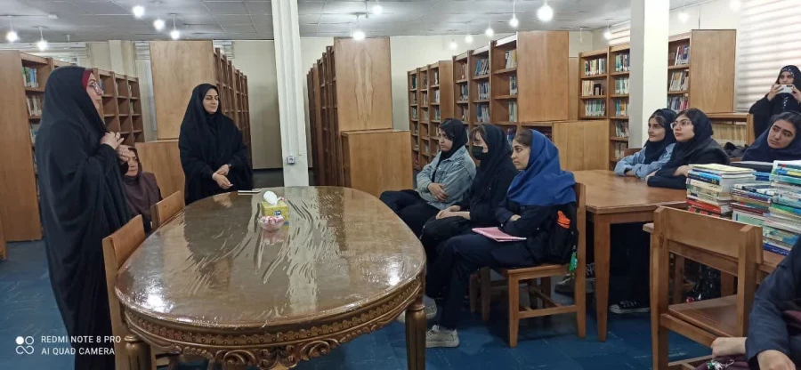 بازدید دانش آموزان آموزشگاه دخترانه معلم از پردیس فاطمه الزهرا(س) 2