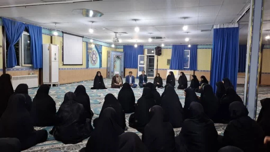 برگزاری نشست صمیمی در هفته بزرگداشت سرا 4