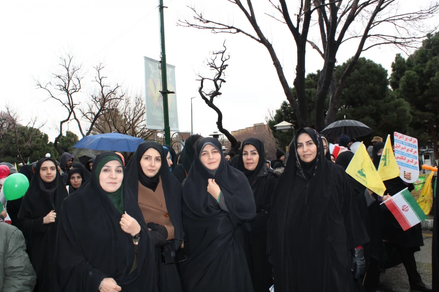 حماسه حضور اساتید و کارمندان و دانشجویان پردیس در خجسته سالروز پیروزی انقلاب  3