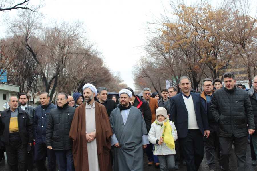 حماسه حضور اساتید و کارمندان و دانشجویان پردیس در خجسته سالروز پیروزی انقلاب  5